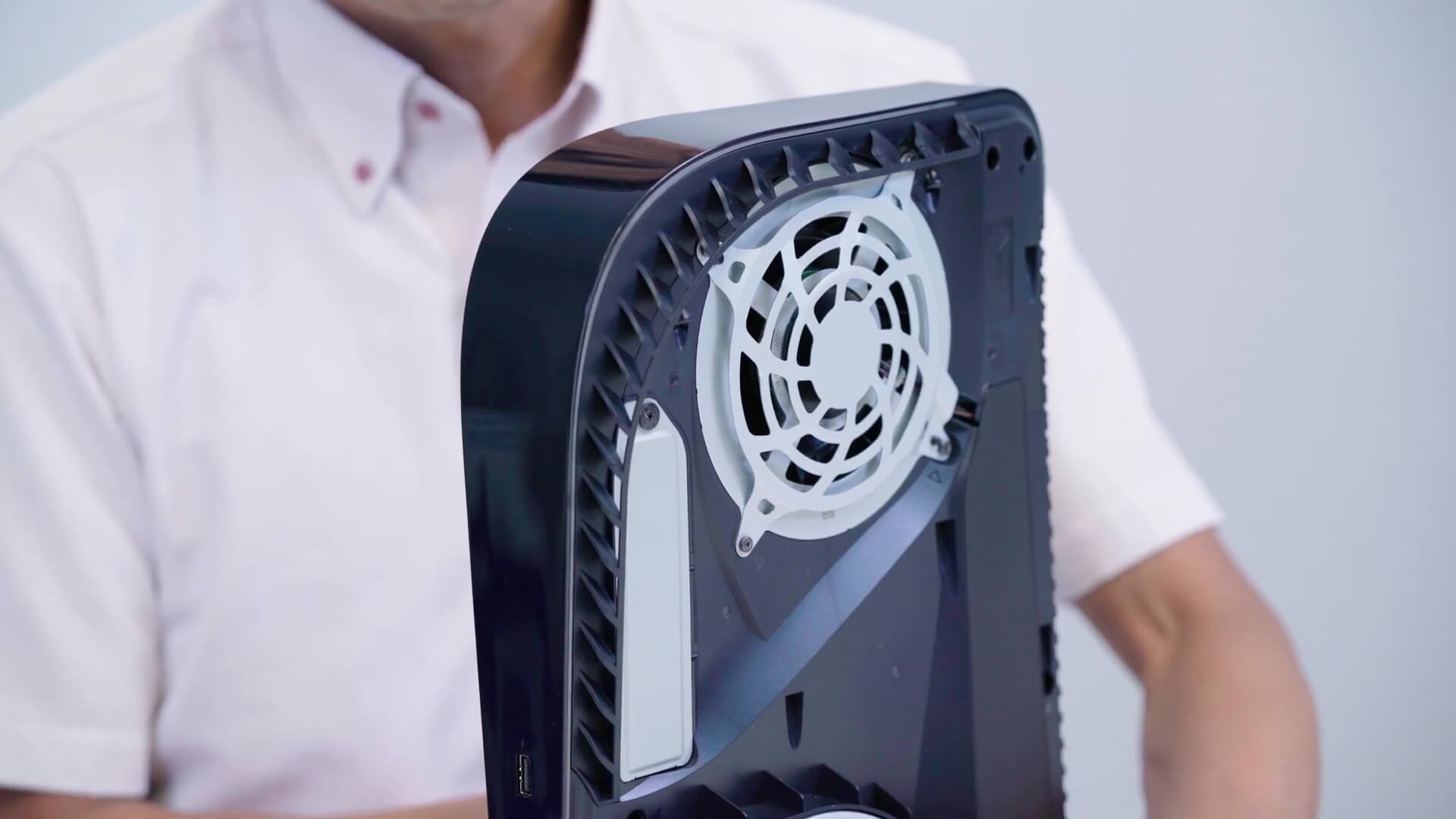 PS5 teardown interior fan