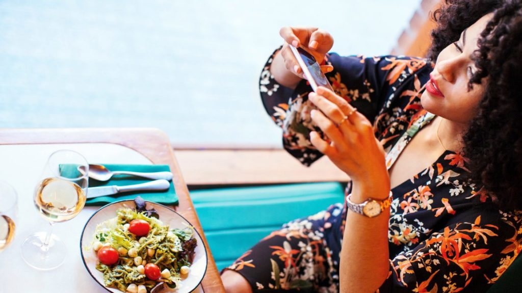 Social Media Users 'Copy' Friends' Eating Habits