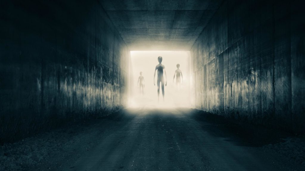 aliens in tunnel